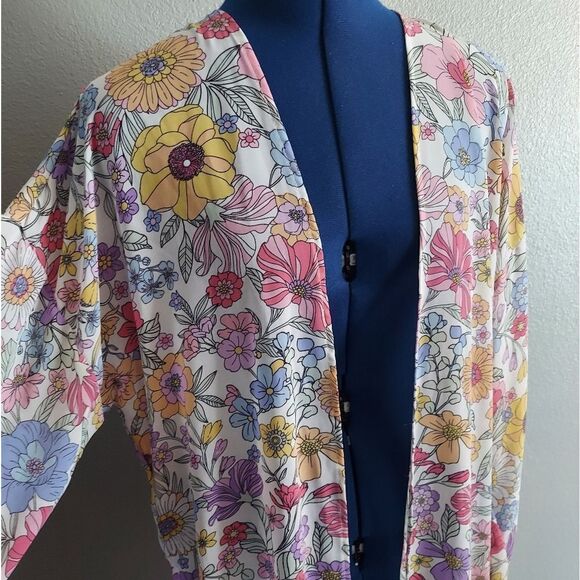 L.I.F.E. Floral Kimono Medium - Picture 2 of 7